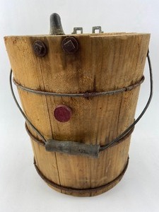 lot 305 image: Vintage Blizzard 4QT Hand Crank Ice Cream Maker Wood Barrel