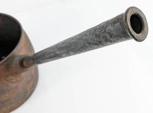 lot 302 image: Mid-1800s IZONS Four-Pint Cast Iron Cookpot - England Antique