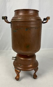 lot 340 image: Group of Vintage Brass Collectibles - Trays, Coffee Pot & More