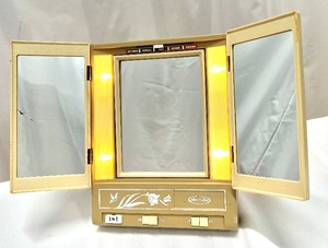 lot 331 image: Vintage 1968 Sears Best Fold-Out Lighted Makeup Mirror