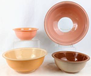 lot 20 image: Four Vintage PYREX Autumn Rainbow Bowls - Frosted Sides and Clear Bottoms