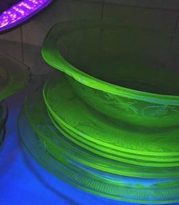lot 234 image: 11 Pieces Green Depression Uranium Glassware