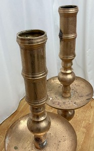 lot 361 image: Pair of Stately 40 Vintage Brass Candlesticks
