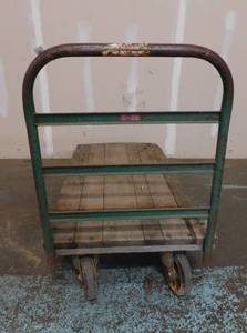 lot 31 image: Vintage Rolling Cart