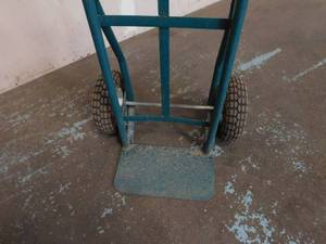lot 42 image: 2 Wheel Dolly