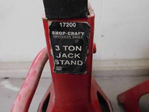 lot 58 image: 2 - 3 Ton Jack Stands