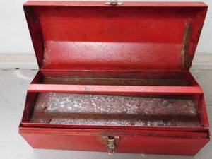 lot 59 image: Metal Tool Box