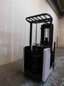 lot 3 image: Barrett RETT-28 Electric Stand Up Forklift