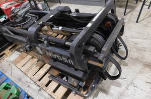 lot 13 image: Nissan 80 Forklift Mast