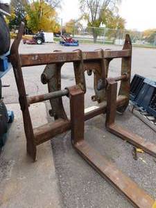 lot 16 image: JRB Quick Attach Wheel Loader Forks