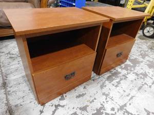 lot 66 image: 2 - Night Stands 22 x 15.5 x 23(h)