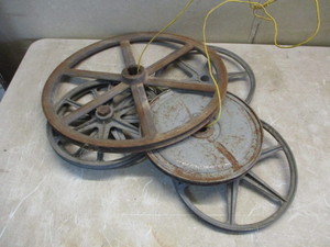 lot 21 image: Pulleys