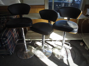 lot 29 image: 3 Bar Stools