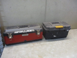 lot 30 image: 2 toolboxes with Nails and Trowels
