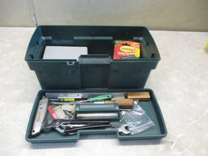 lot 33 image: Tool box and tools