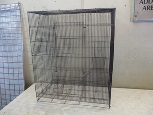lot 43 image: Large Metal Birdcage