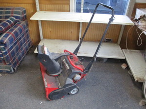 lot 49 image: Snowblower