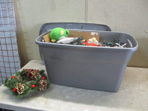 lot 63 image: Christmas Decor