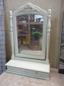 lot 80 image: Shelf Mirror