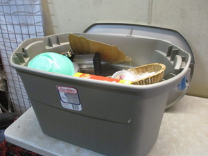 lot 142 image: Tote of kitchen stuff