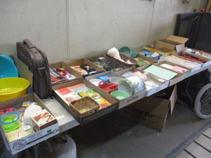 lot 172 image: Household Lot