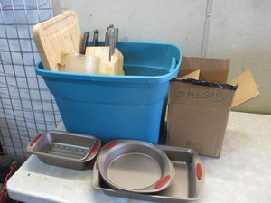 lot 181 image: Kitchen Lot, Rachel Ray Pans