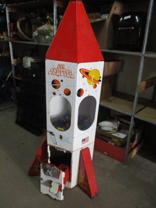 lot 188 image: Fun Shuttle Vending Machine