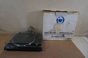Vintage Pioneer PL-555Z Stereo Turntable
