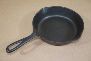 Vintage Wagner Ware #5 Cast Iron Pan