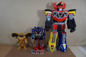Power Rangers Mighty Morphin Megazord with Accessories