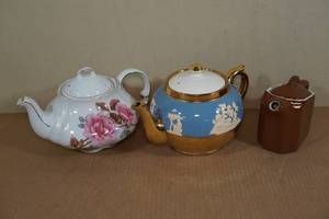Vintage Tea Pots -Gibsons,  Ellgreave, Hall