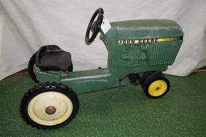 Vintage Kids John Deere Model 520 Pedal Tractor