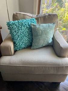 Tan Chair & Floor Lamp