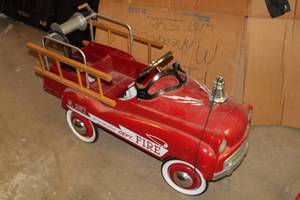 lot 409 image: Vintage N. 281 Jet Flow Drive Dept. Fire Peddle Car