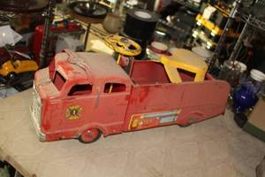 lot 412 image: Vintage V.F.D Metal Fire Truck