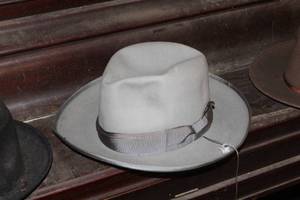 lot 458 image: Bel-Park Mens Wear Royal Stetson Mens Beaver Hat Size 18