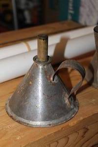 lot 467 image: Vintage 6-12 Oil Lamp