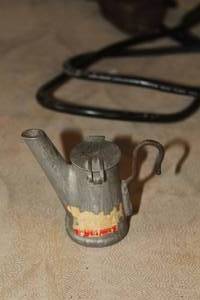 lot 490 image: Vintage 3 Miniature Spout Lamp