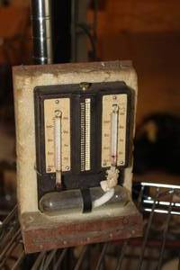 lot 521 image: Vintage Thermometer