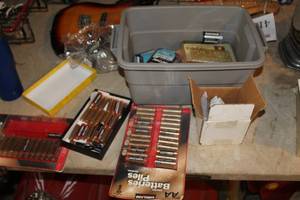 lot 555 image: Lot of (1 Bin) Batteries - D, C, AA, AAA, Button AC13