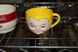 lot 572 image: Vintage Boy Plastic Soup Cup