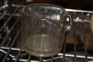 lot 573 image: Measuring Cup