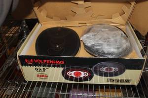 lot 590 image: Volfenhag 2X-869R 800 Watt 4-Way Coax Speakers 6x9 (in box)