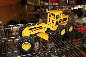lot 607 image: Tonka Road Grader