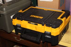 lot 422 image: DeWalt T Stak Tool Box
