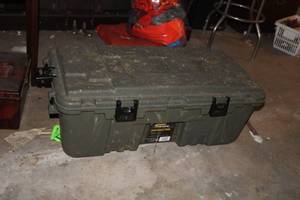 lot 425 image: Plano 1819 Sportsman Trunk