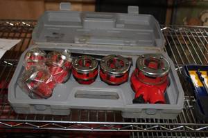 lot 438 image: Pipe Threader Set with Plastic Case