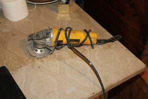 lot 441 image: DeWalt DWE4011 4-12 Angle Grinder
