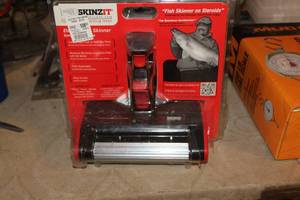 lot 669 image: Skinzit Fish Skinner (in original packaging)