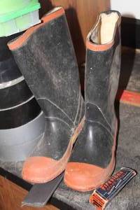 lot 834 image: Steel Shank Mud Boots Size 5